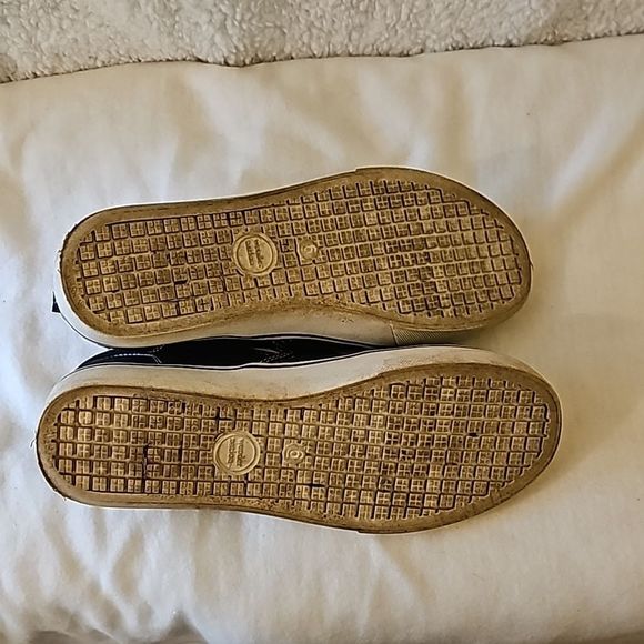 Black slip on shoes size 6 - Picture 6 of 7